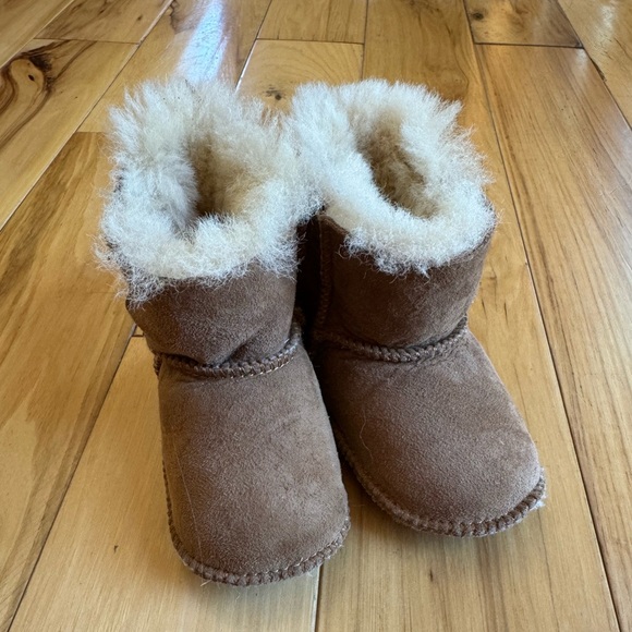 Infant Uggs - Picture 1 of 4